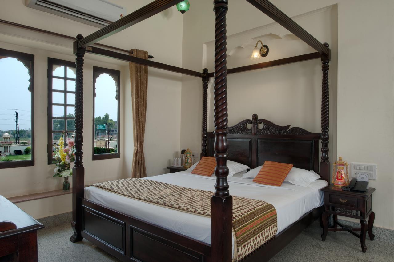Rajvi Palace Hotel Hanumāngarh Exterior foto